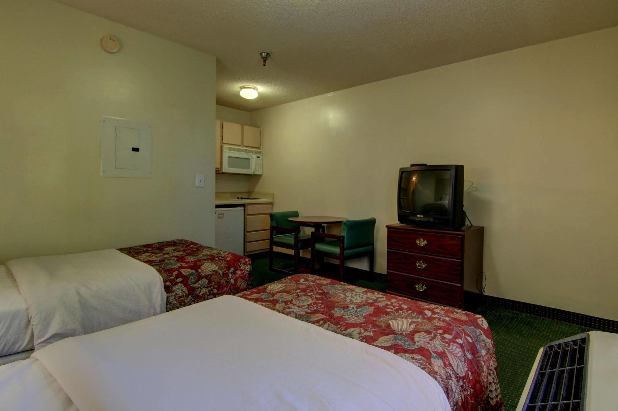 Intown Suites Extended Stay Raleigh Nc- Capital Blvd Eksteriør billede