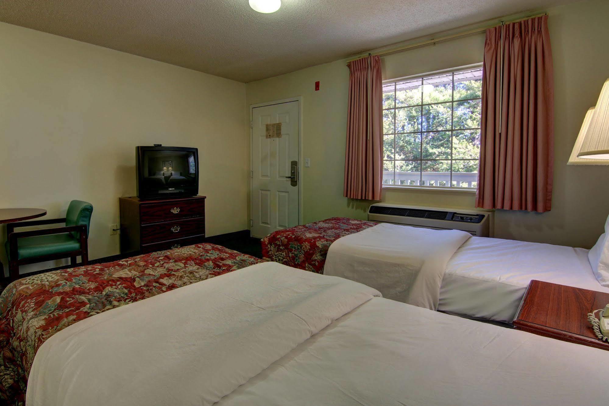Intown Suites Extended Stay Raleigh Nc- Capital Blvd Eksteriør billede