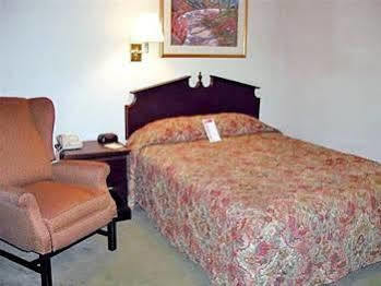 Intown Suites Extended Stay Raleigh Nc- Capital Blvd Eksteriør billede